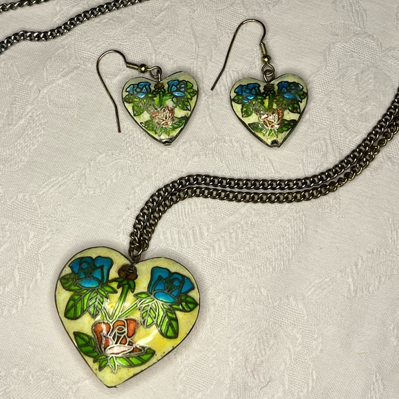 Cloisonne Jewelry - Vintage Cloisonne Enamel Porcelain Heart Floral Ornament Gold Brass